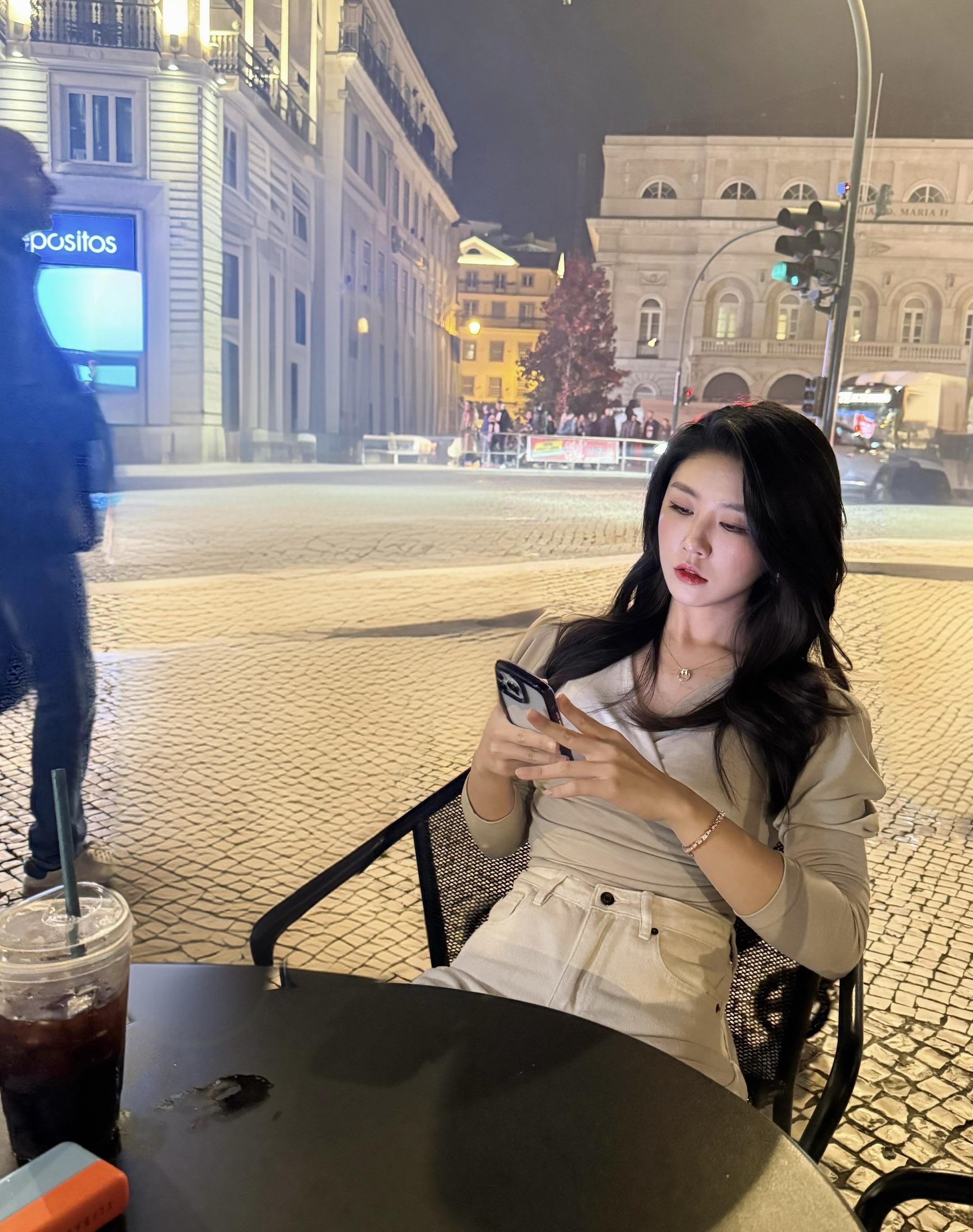 晚上好热闹 周末快乐。