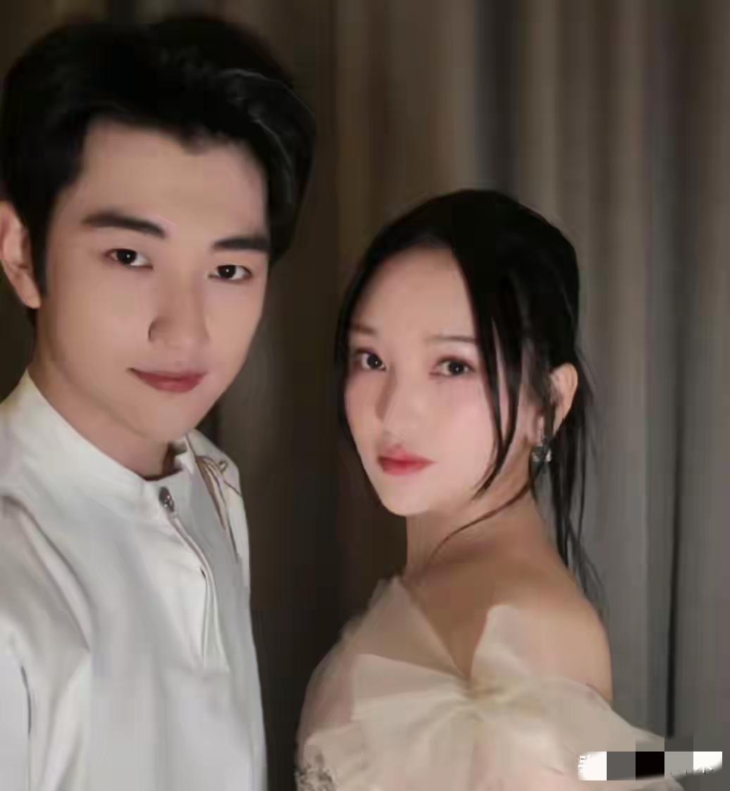 太扎心！这边金沙小男友刚求完婚
网友的祝福们还没收完，
就又有人开始担心他们了，