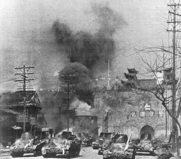 1937年，南京沦陷，一个工兵营长为活命，跑到寺庙当和尚，谁知却引起日军的怀疑。