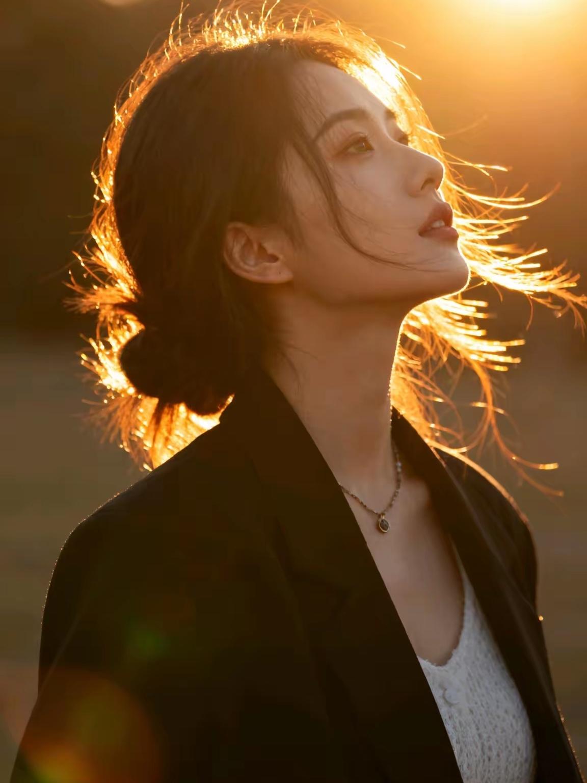 真心无价，别错付也别辜负
 
人与人之间，最忌讳用聪明算计别人的善良。真心很贵，