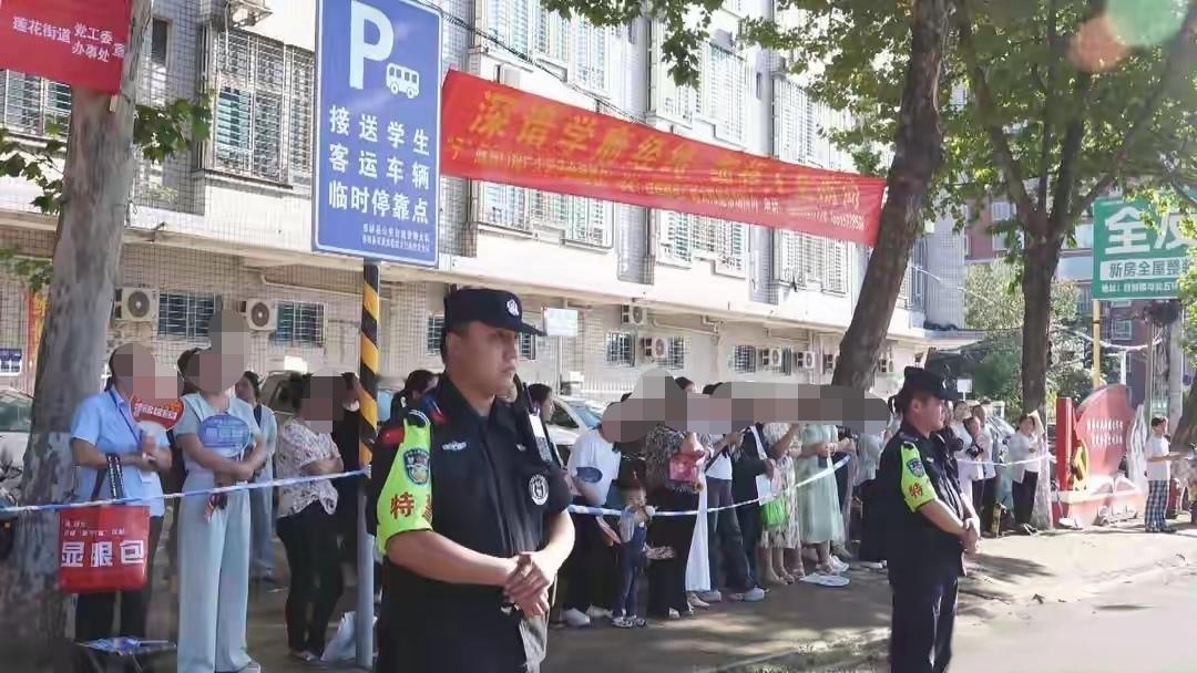 又到一年一度高考季，西峡公安多警种全员就位，全方位为考生保驾护航，看完心里格外温
