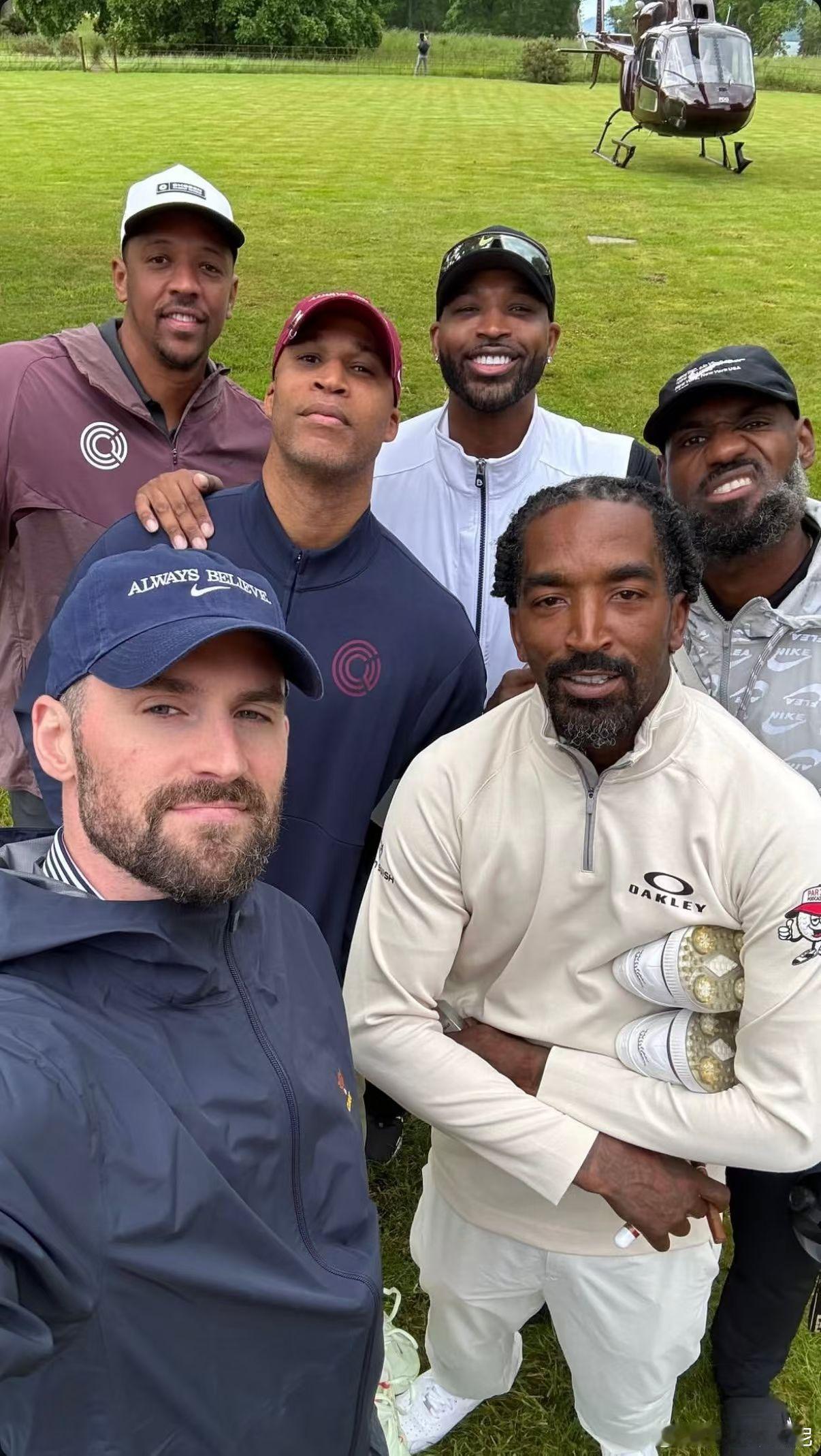 老伙计们做直升机🚁打高尔夫🏌️⛳️ 