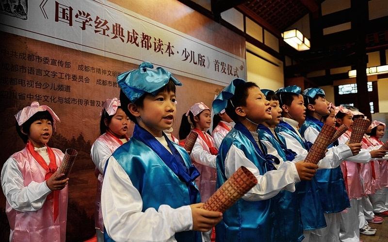 “凡训蒙，需讲究”这是《三字经》里一句关于启蒙的话，“蒙”的本意是一种叫做菟丝子