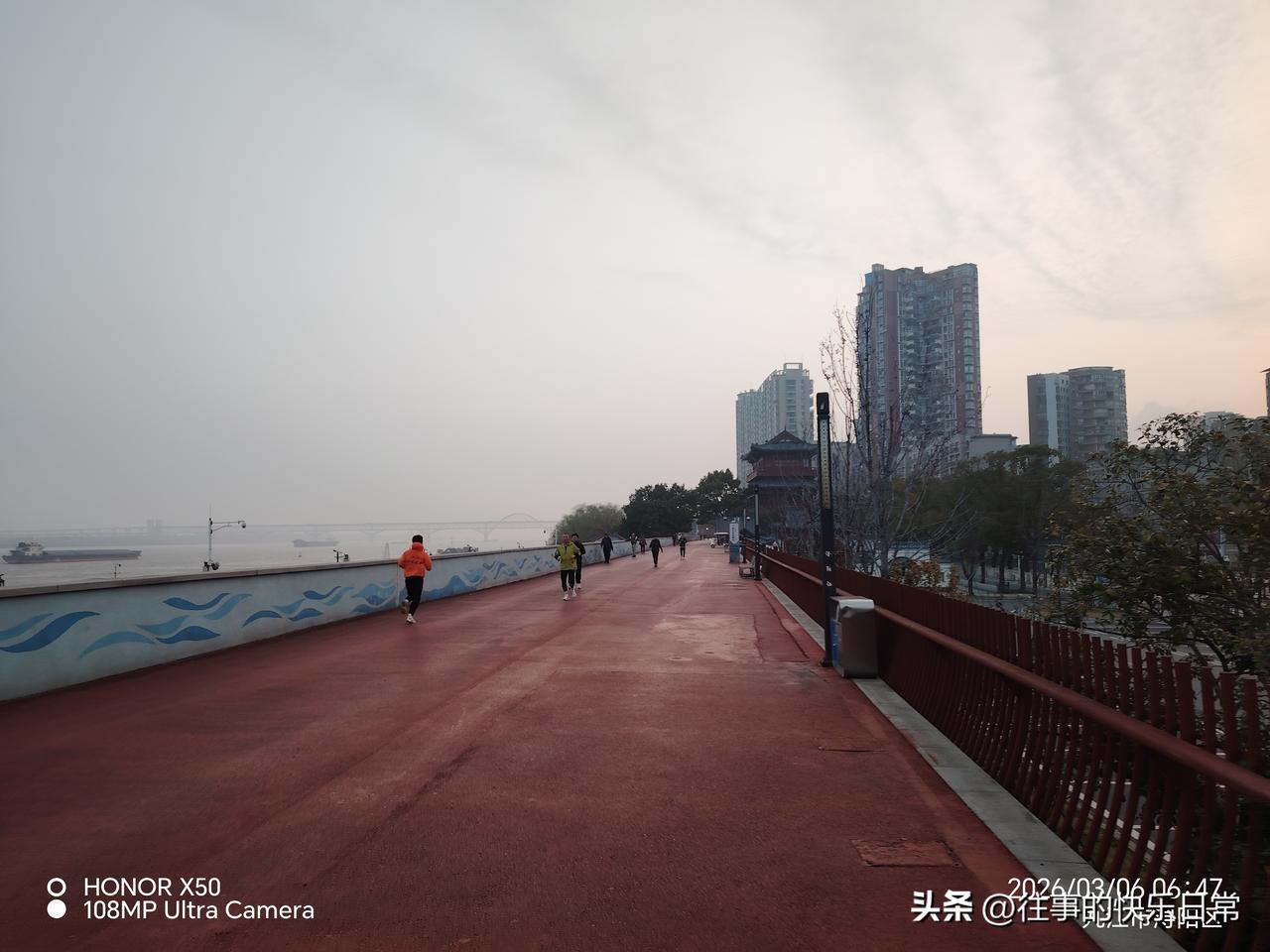 伊朗能扛住美国的军事打击吗伊朗不容易打垮