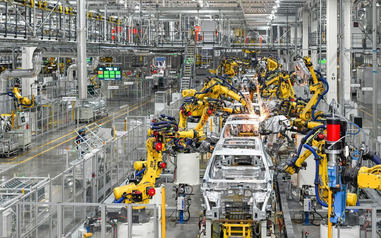 不可否认，欧洲曾是汽车界的天花板。发动机、底盘、豪华感、定价权，全在别人手里。我