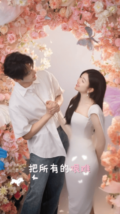 周柯宇站在陈妍希旁边变成高低肩了“我的肩膀永远倾向你”的具象化！周柯宇与陈妍希同