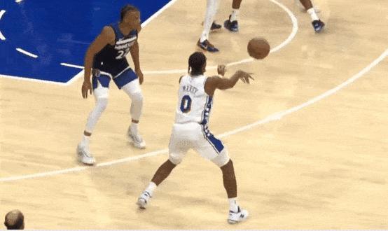 恩比德复出！费城双帝组合拳打懵对手！
在今天NBA季前赛费城对阵森林狼的第二节中