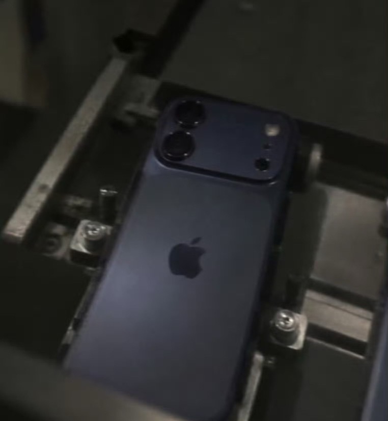 iPhone18外观曝光我感觉今年 iPhone 18 依旧是爆款，毕竟外观又有