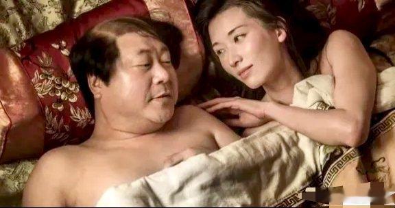 一次，蔡康永问林志玲：你和范伟在出演《道士下山》时，有一场激情戏是不是尺度很大？