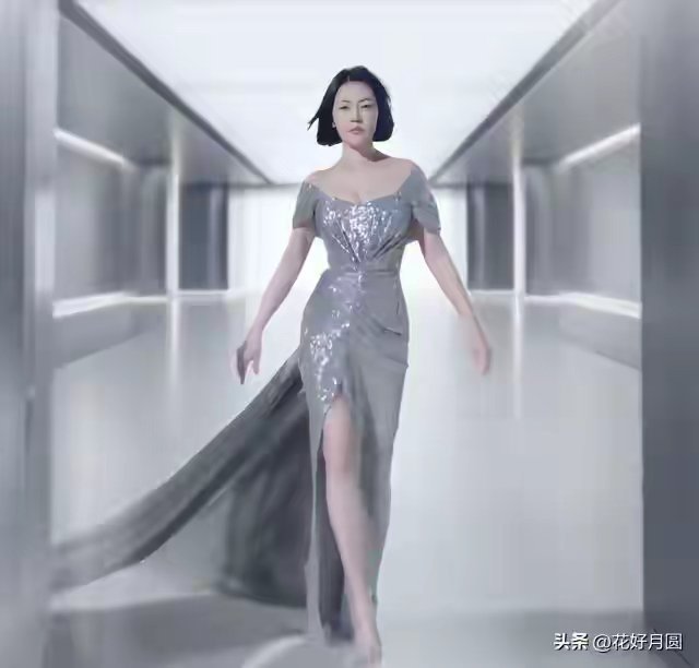 小S真豁出去了！带二女儿Lily拍广告“全裸身”，走路背影像企鹅 