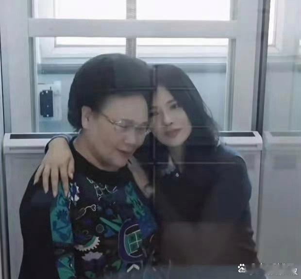 真心佩服伊能静的情商，婆媳关系处理得相当完美，堪称教科书啊！ ​​​