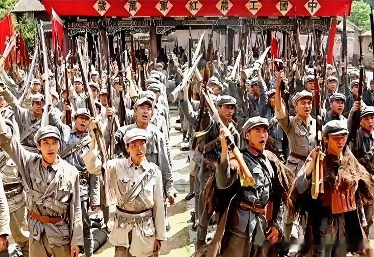 1934年长征路上最特殊的队伍：全军不足三千人，大半都是娃娃兵，军长29岁政委才