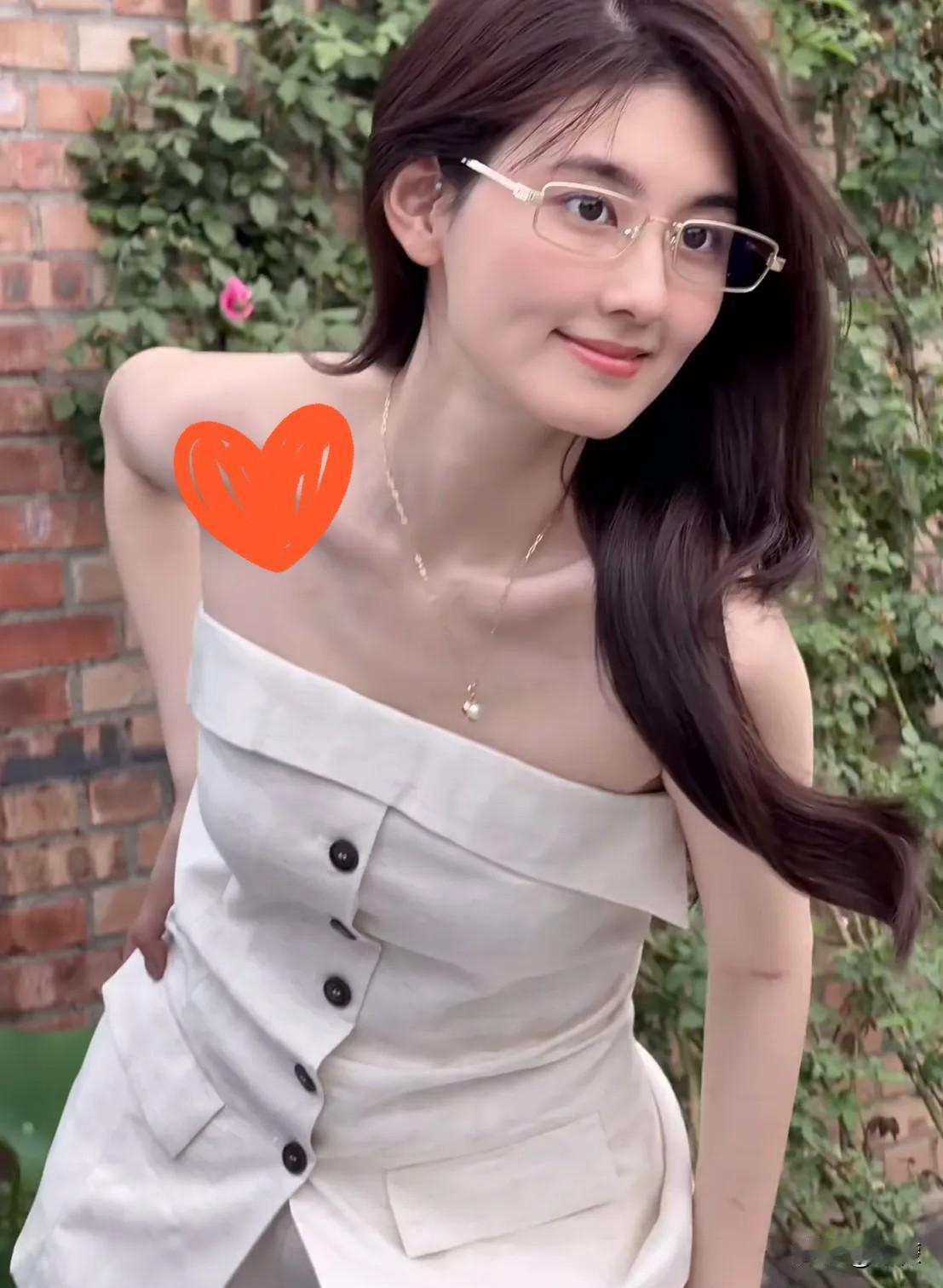 娱乐圈能不能走红，拼颜值拼资源只是一时，拼心性拼情商才是长久之道。很多人都在讨论