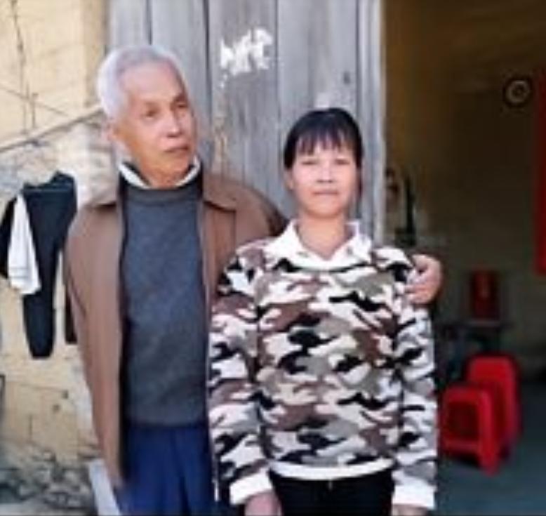 广西第一猛男！1994年，49岁梁二将19岁女工友带回村，随后两人开始疯狂造人，