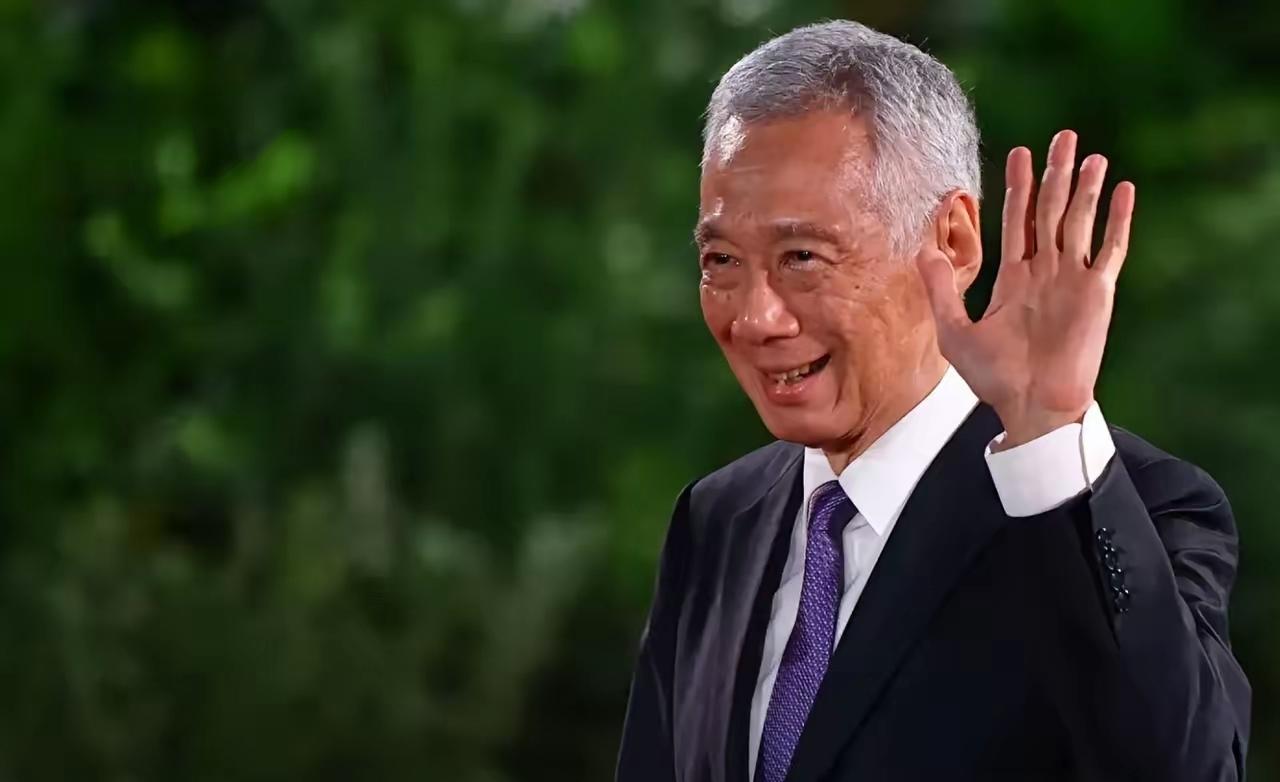 李显龙在近期外交场合冷静割舍血缘纽带，把国家利益摆在族群情感之前。他用平实语言重