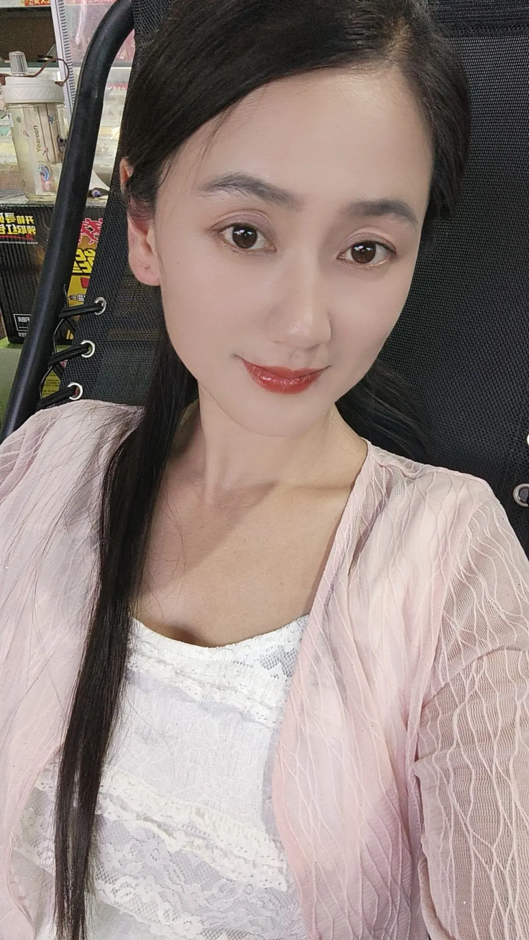就是要打扮自己呀，要不然就老啦。