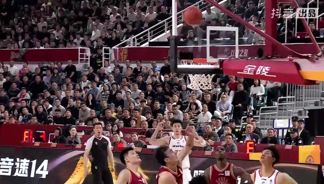 上海100:96击败山西，豪取13连胜，继续巩固联盟领头羊的位置！本赛季上海巨大