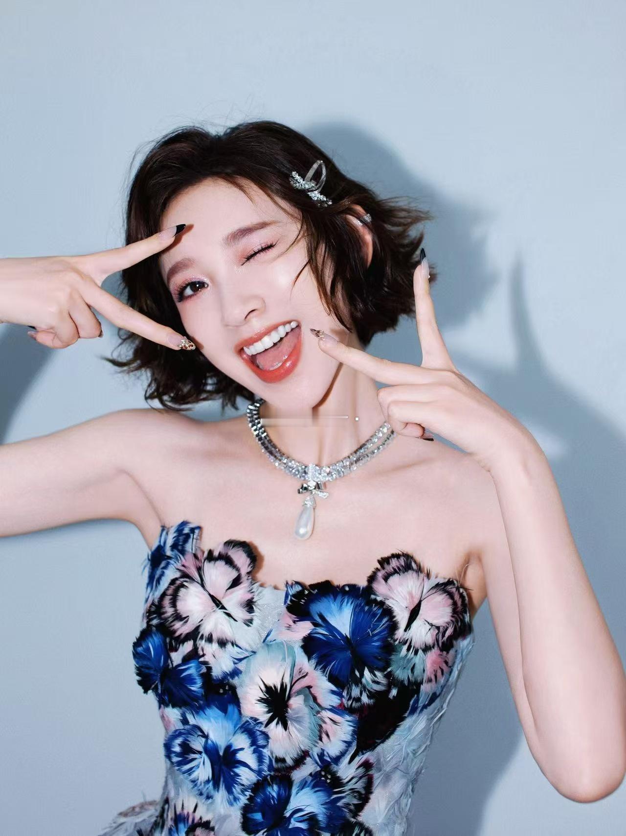 唐艺昕产后两个月没有吃过米饭 自律到让人服气，状态好到让人羡慕。喜欢唐艺昕身上那