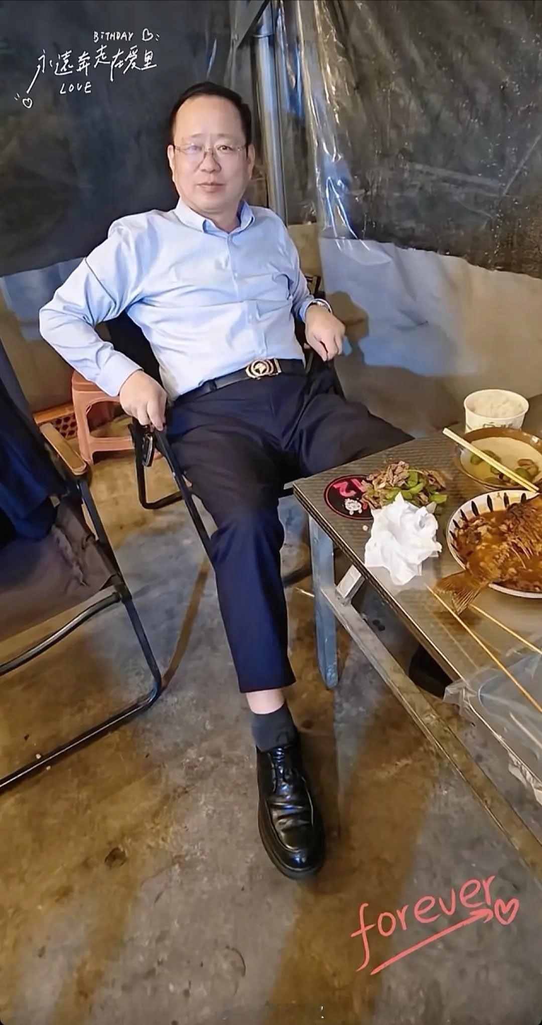 想把他按倒