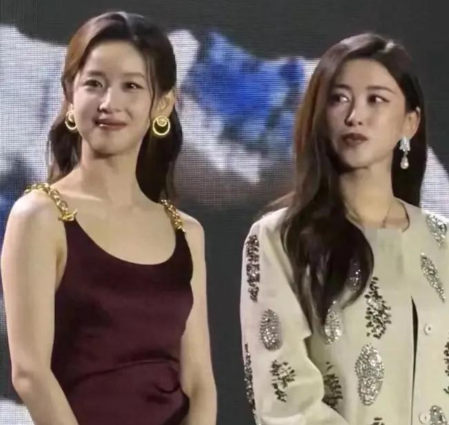 上海慈善晚宴的同框，哪里是输赢？分明是两种女性成长的真实写照！31岁章泽天一身酒