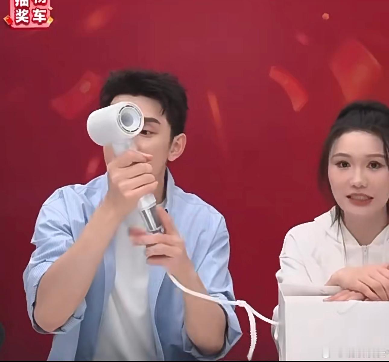 徕芬与是书瑶呀的冲突也是中腰部网红直播和超级头部主播矛盾的一个反应。假如你是个百