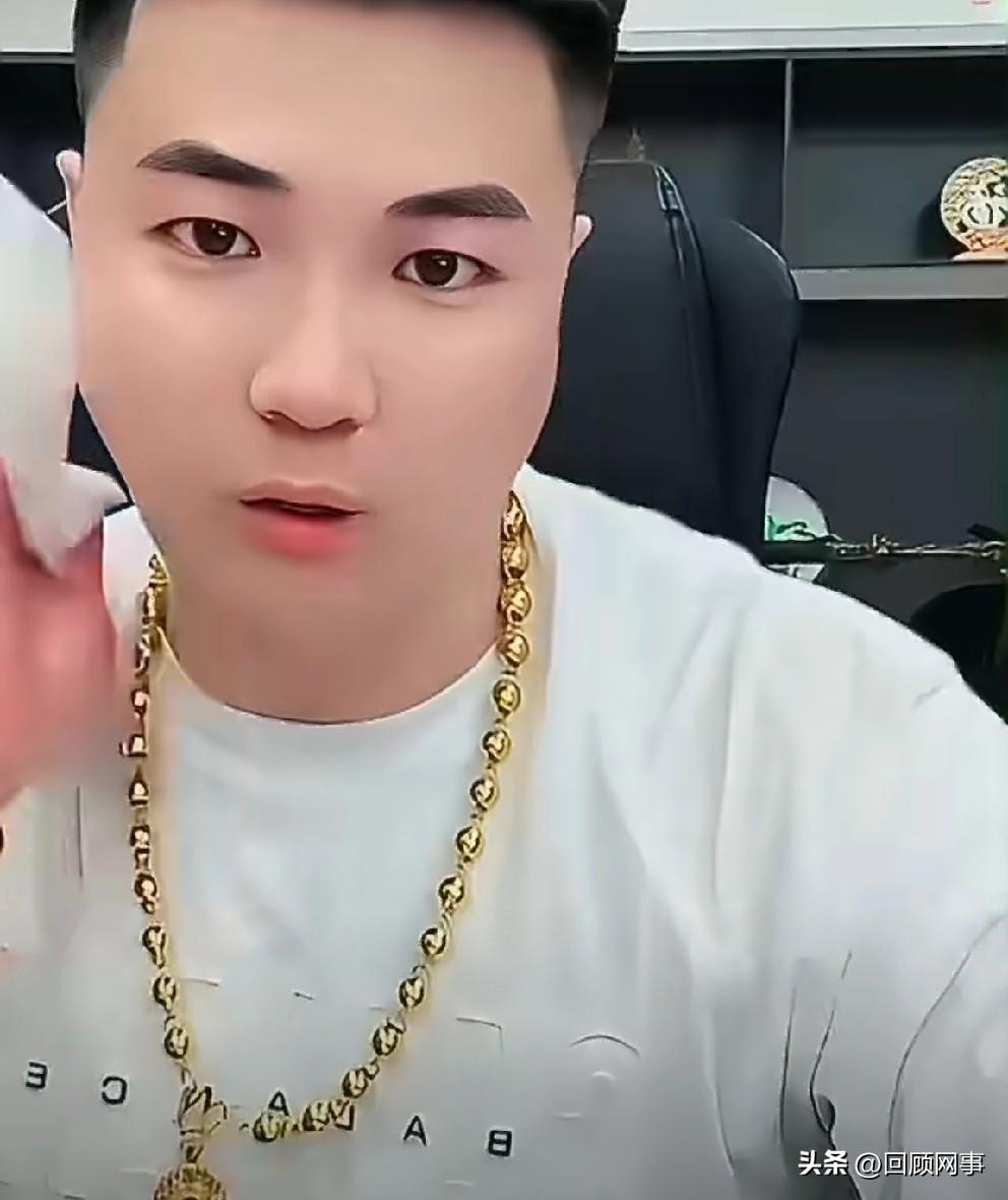 时大漂亮给阿宇刷了3万多，阿宇解释为什么不连麦？

           人家既