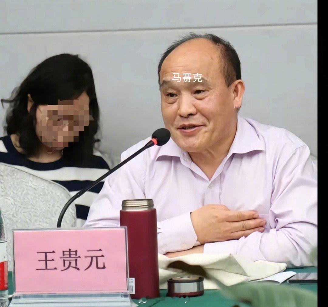 #中国人民大学声明# 看到这位叫兽本人照片，让我想起了乡村爱情的一个画面，很贴切