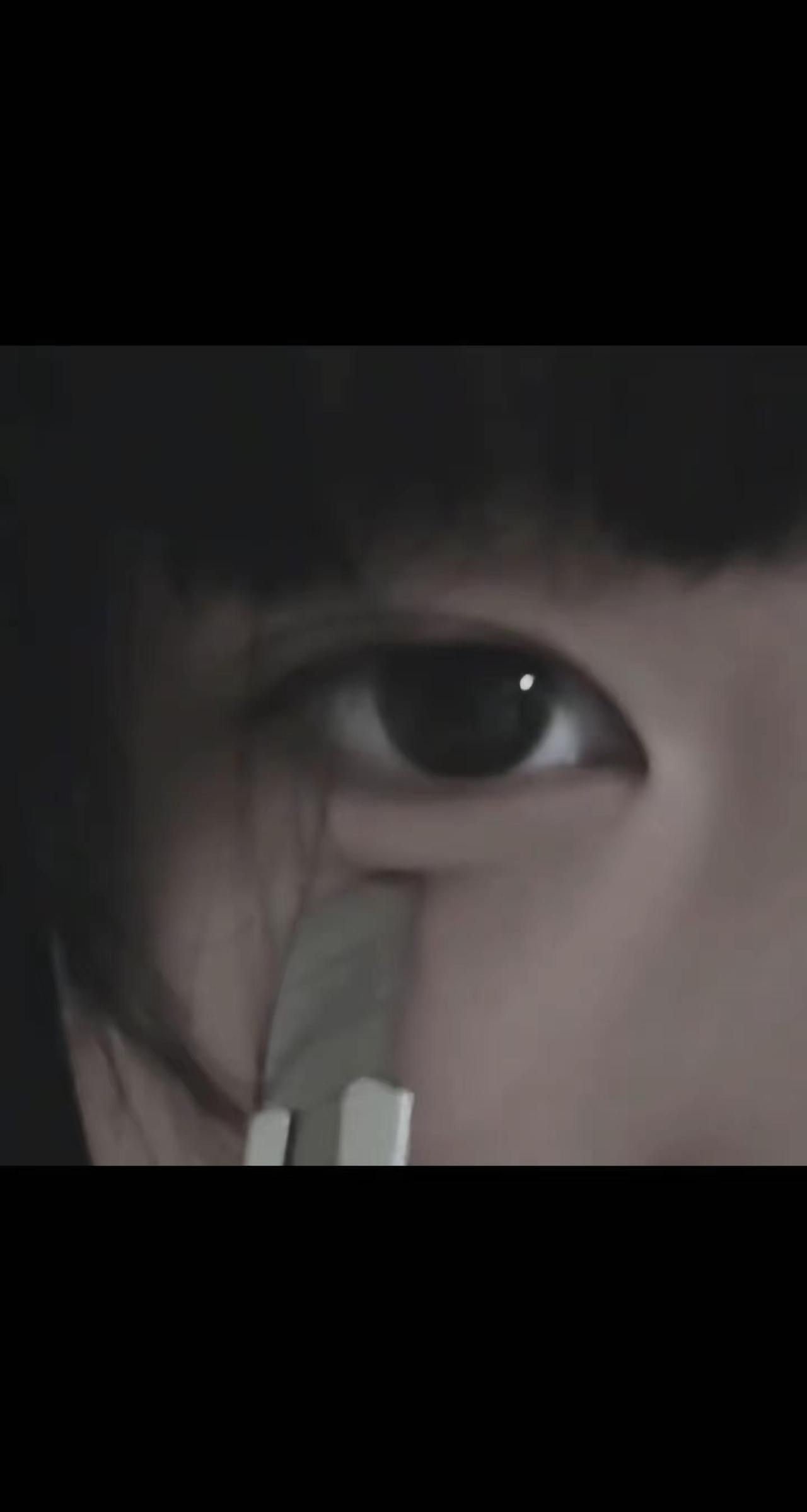 让我做你的眼睛，剔除你视线里除我以外的一切事物，往后你看不见任何喧嚣，看不见山野