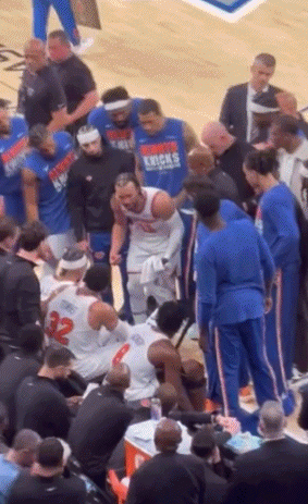 NBA 不满意！尼克斯主场落后两位数 布伦森暂停时给球队训话 