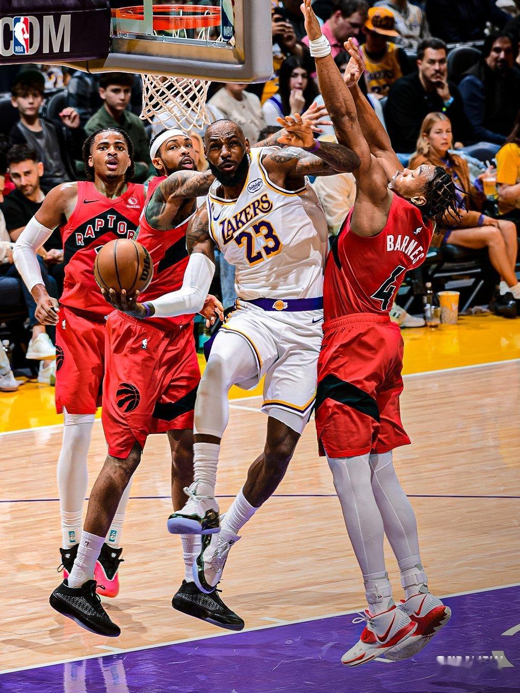 勒布朗·詹姆斯在41岁时的强大实力👑湖人战胜猛龙詹姆斯NBA