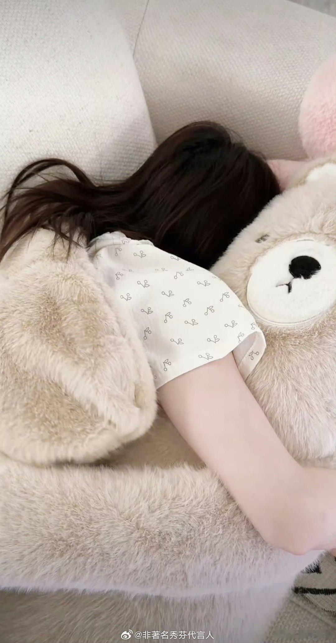 白鹿新买的阿贝贝看起来就很白白软软的香甜小蛋糕。 