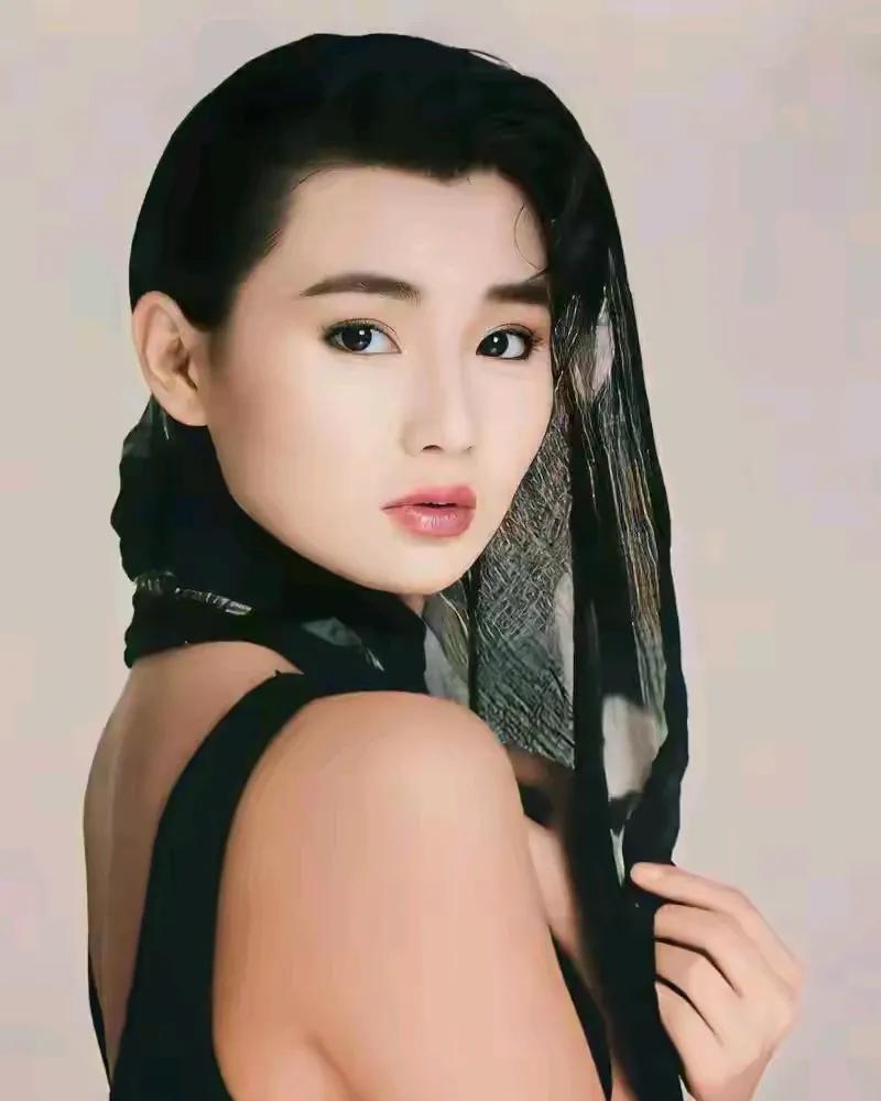 张曼玉曾对林青霞说：“我知道自己长得不好看，所以我一定会努力把戏演好。”

好歹