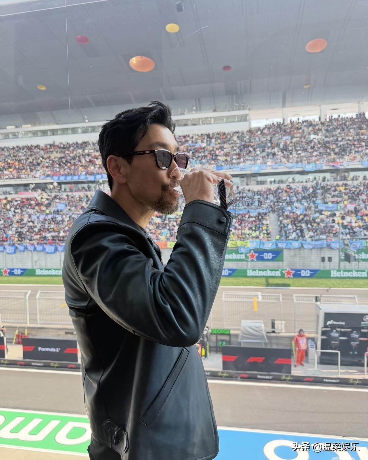 叔，你的皮衣是什么牌子的，太帅了！
别想了，八万一件[吐舌]