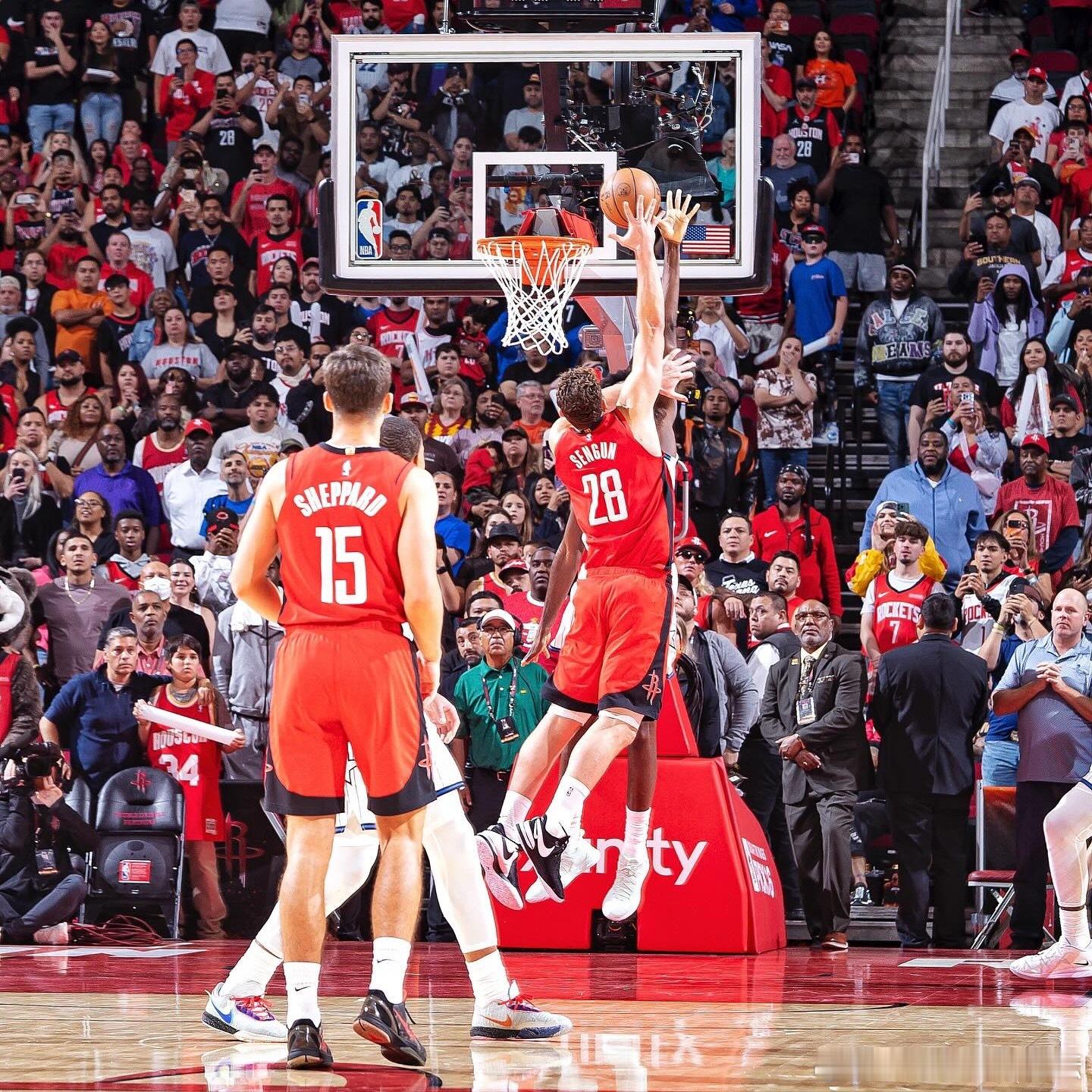 随着KD缺席接下来两场比赛。本赛季至今，在申京￼、亚当斯￼、谢泼德在场且杜兰特不