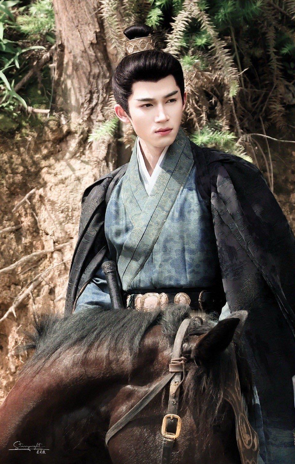 王星越平台严选的成长型演员暗影侦探 从青涩到成熟，从内敛到爆发，王星越在《暗影侦