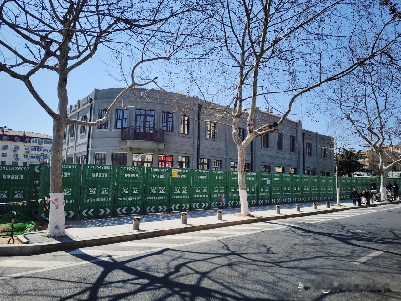 大家看一下！龙口路和广西路这是新盖了一座什么建筑？要恢复东方菜市场吗？（放一张以