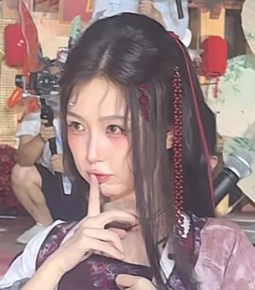 嘘🤫烂石榴别🐶叫虞书欣[超话] ​​​