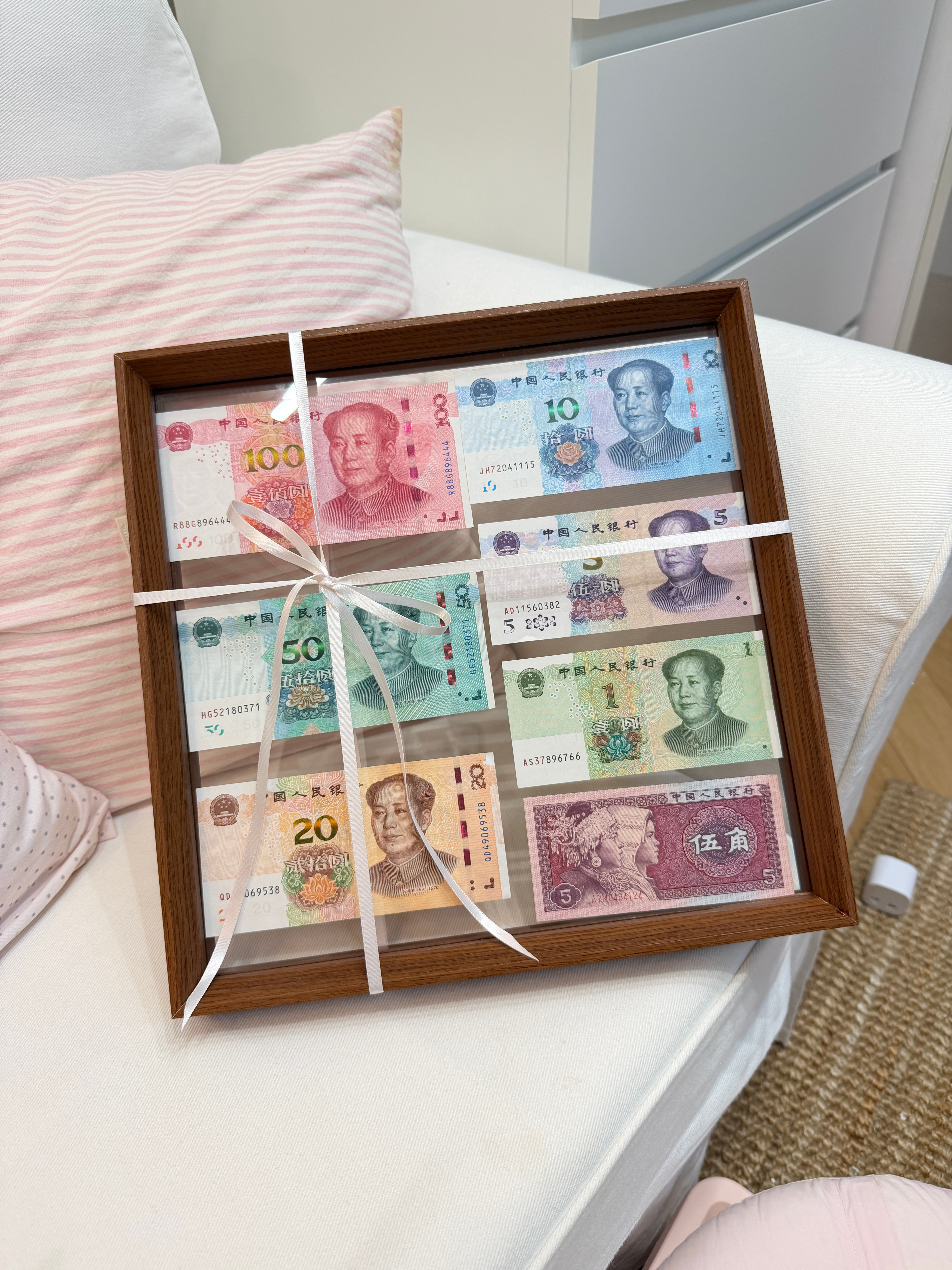 这次准备带给大阪烧老爷爷的人民币相框我做好啦 经常收小费 看来看去还是人民币好看