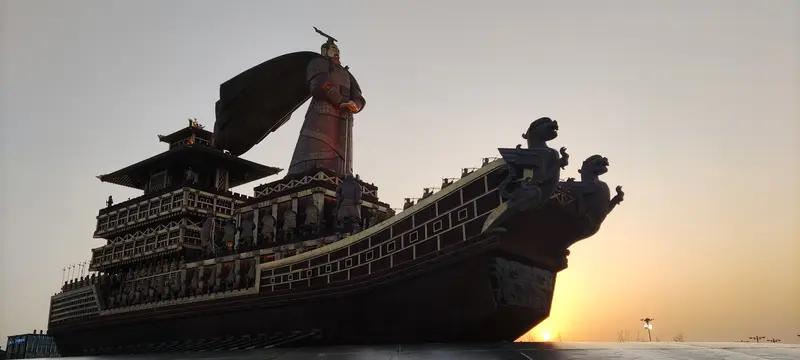 汉武帝实行“推恩令”，主要是为解决诸侯势力过大的问题。汉初，刘邦大封同姓诸侯王，