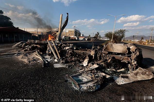 美国夫妻首次离开孩子度假遭困墨西哥 毒枭死亡引发暴力封城海外新鲜事ai热点共创计