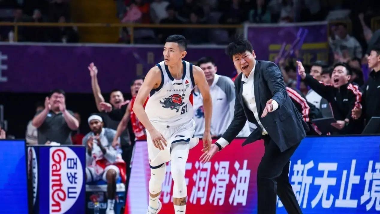拒绝三连败，山东高速男篮106：97九分优势力克南京同曦男篮。
本场比赛，山东高