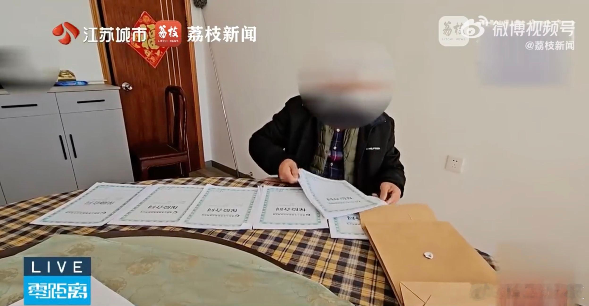 退休金十几万被忽悠买550万保险  “忽悠”这个词，真是给了骗子最后的体面。 