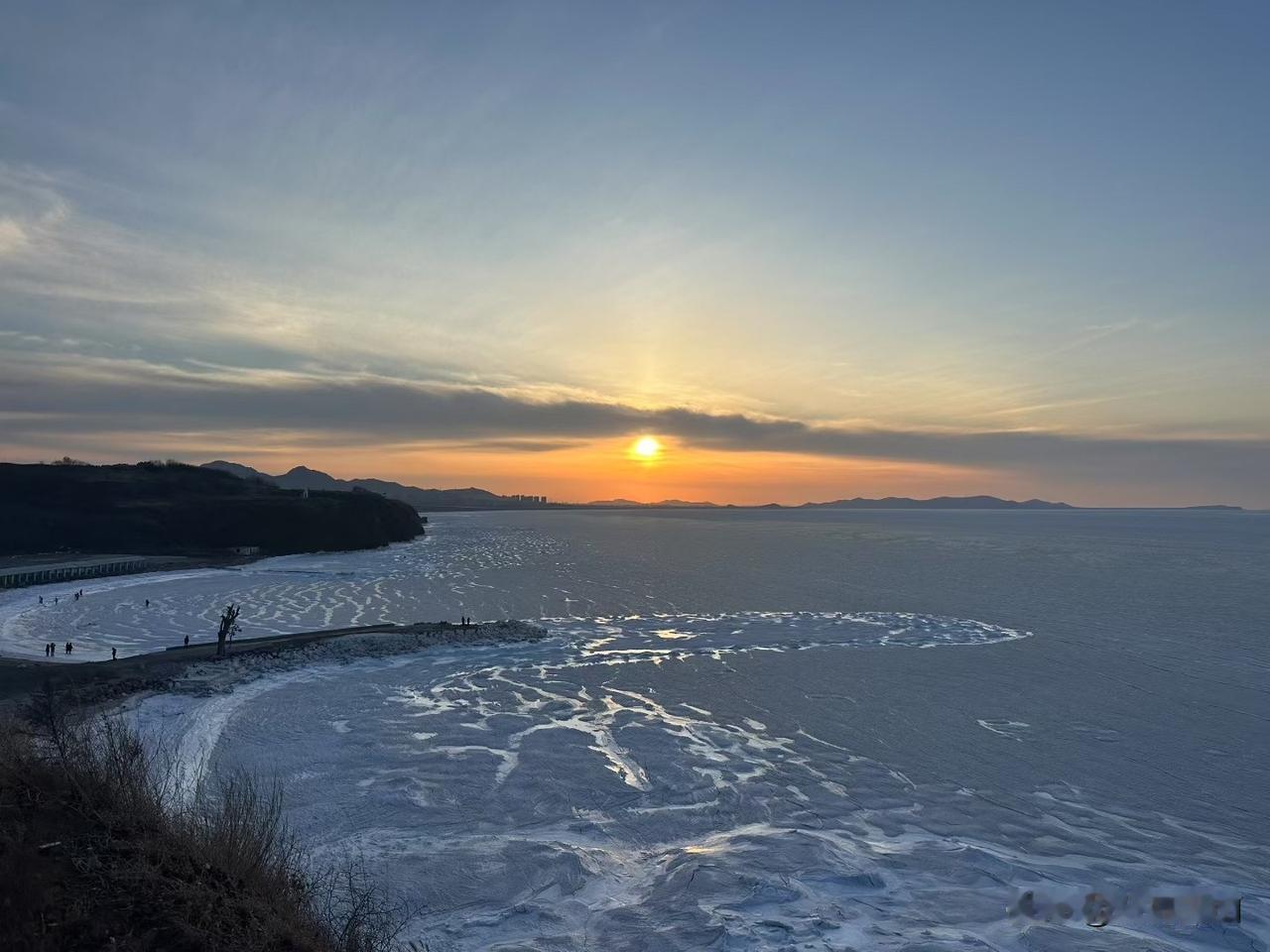 上周部门考核，我把一个天天哄我开心、嘴甜得发齁的下属调去了边缘岗位，反而给平时沉