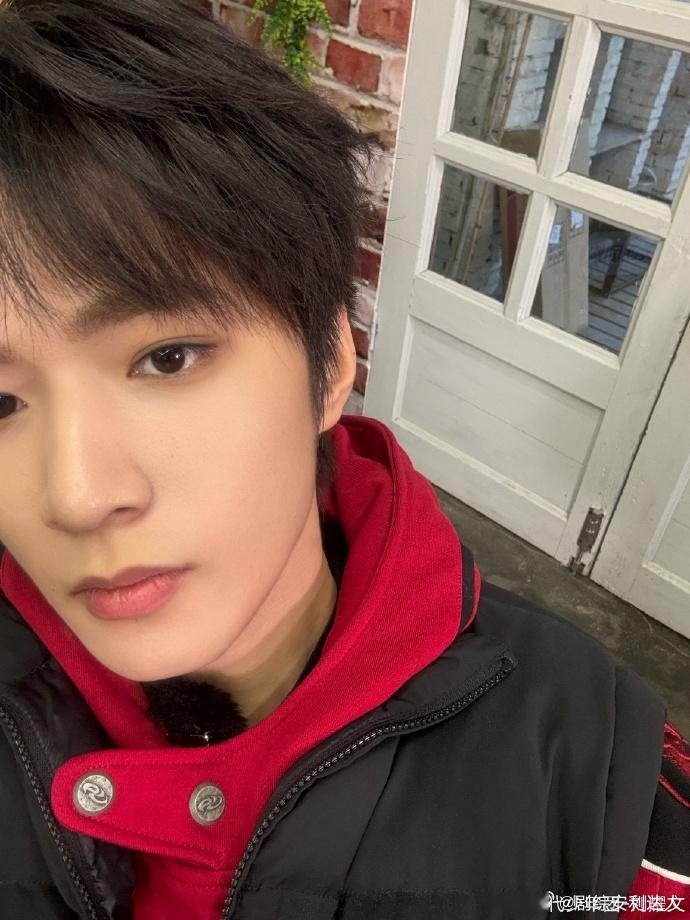 刘耀文上的是正经节目吗刘耀文怎么不露前面 刘耀文综艺造型成焦点，被问怎么不露前面