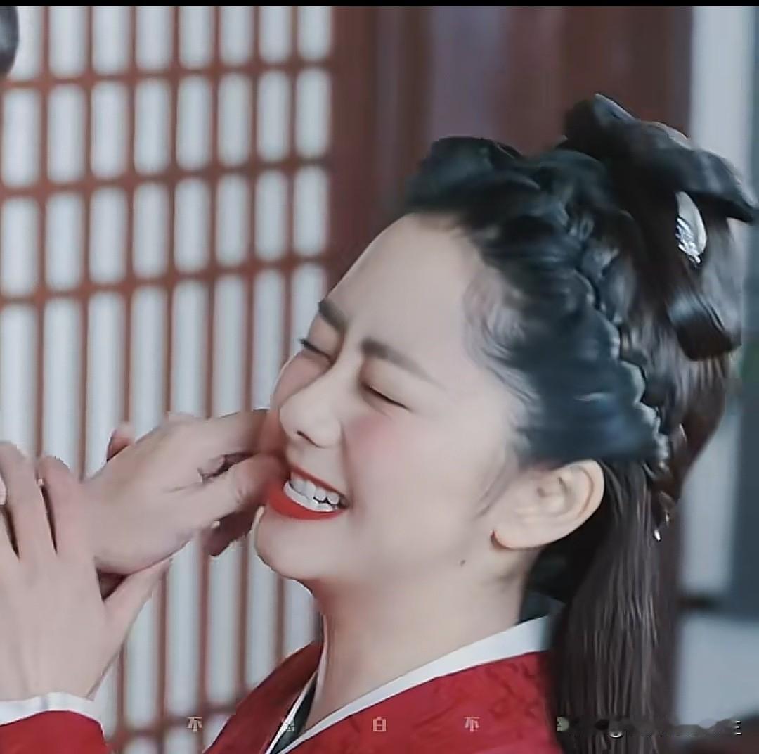 松韵好好看圆脸大眼少女，正值18芳华，谁人不怜爱[呲牙]十八岁的女神 少女眸光 