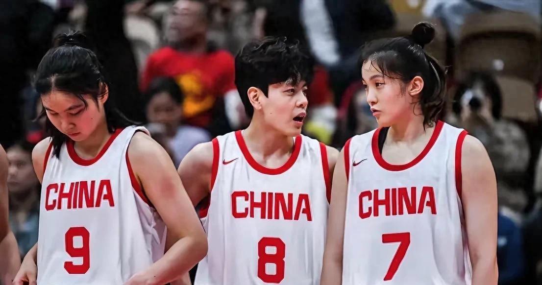 宫鲁鸣挂帅中国女篮后，连续组织两期集训大胆换血，大量老将被调整离队，新人获得重用