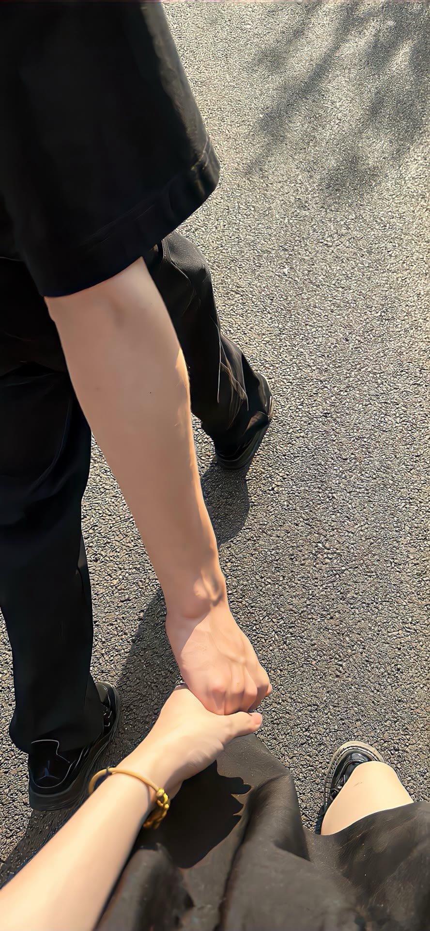 | ᴛɪᴍᴇ人山人海人来人往，自尊自爱自由自在壁纸壁纸手机壁纸高清壁纸无水印朋友