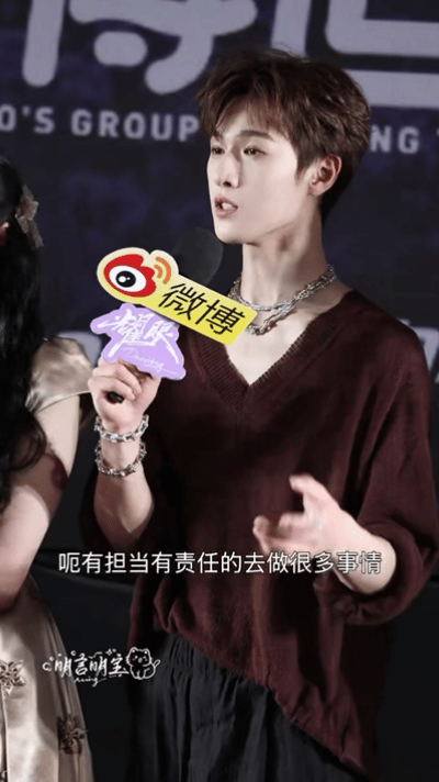李昀锐有双会爱人的眼睛眼里满是温柔与善意，精准拿捏邢武默默守护的特质。用心读懂角