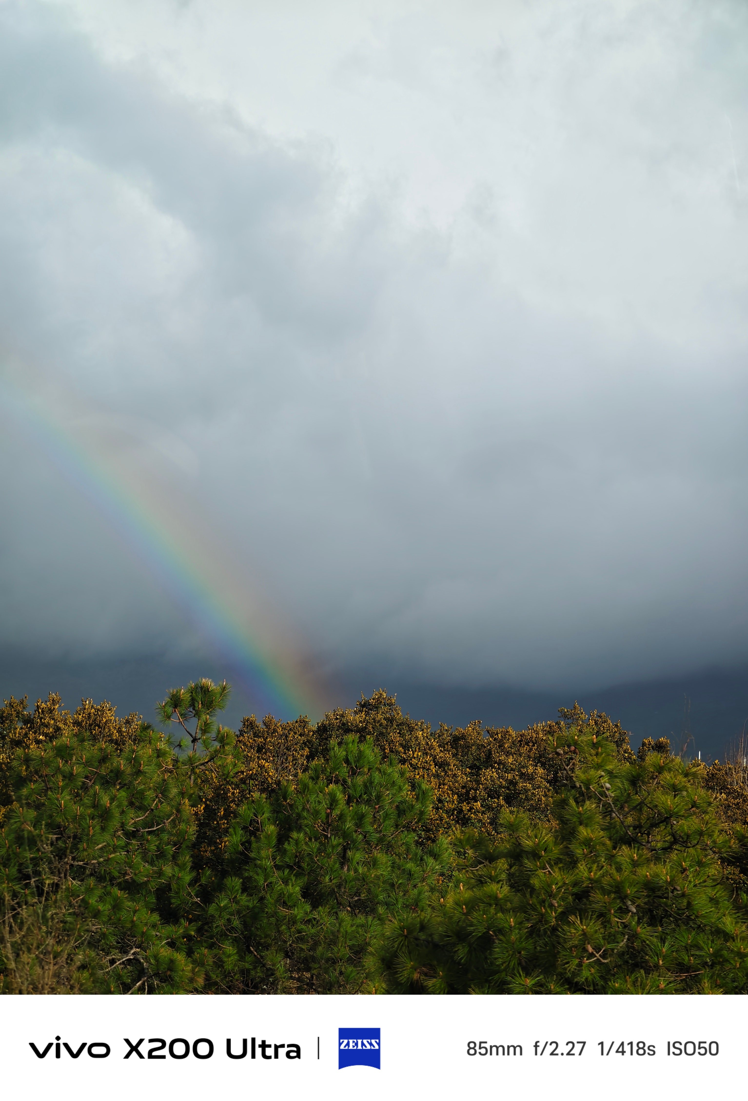 去玉龙雪山路上碰到彩虹了，不知道山上天气如何 丽江·玉龙雪山
