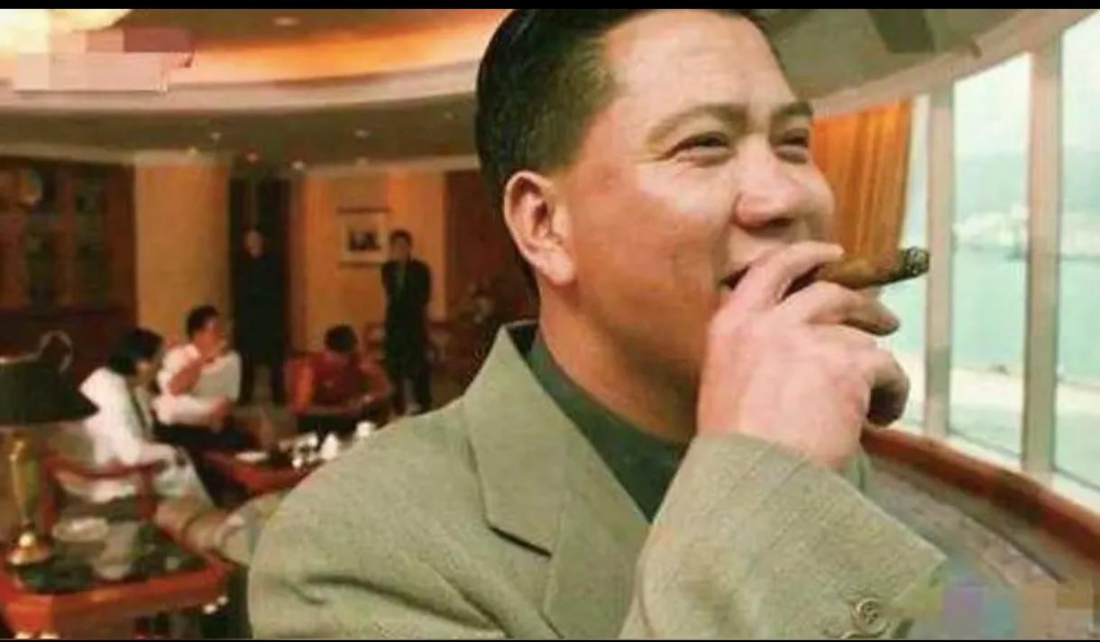 万梓良是娱乐圈唯一一个因为演技好没戏拍的演员。他演起戏来太投入，神经质，观众都喜